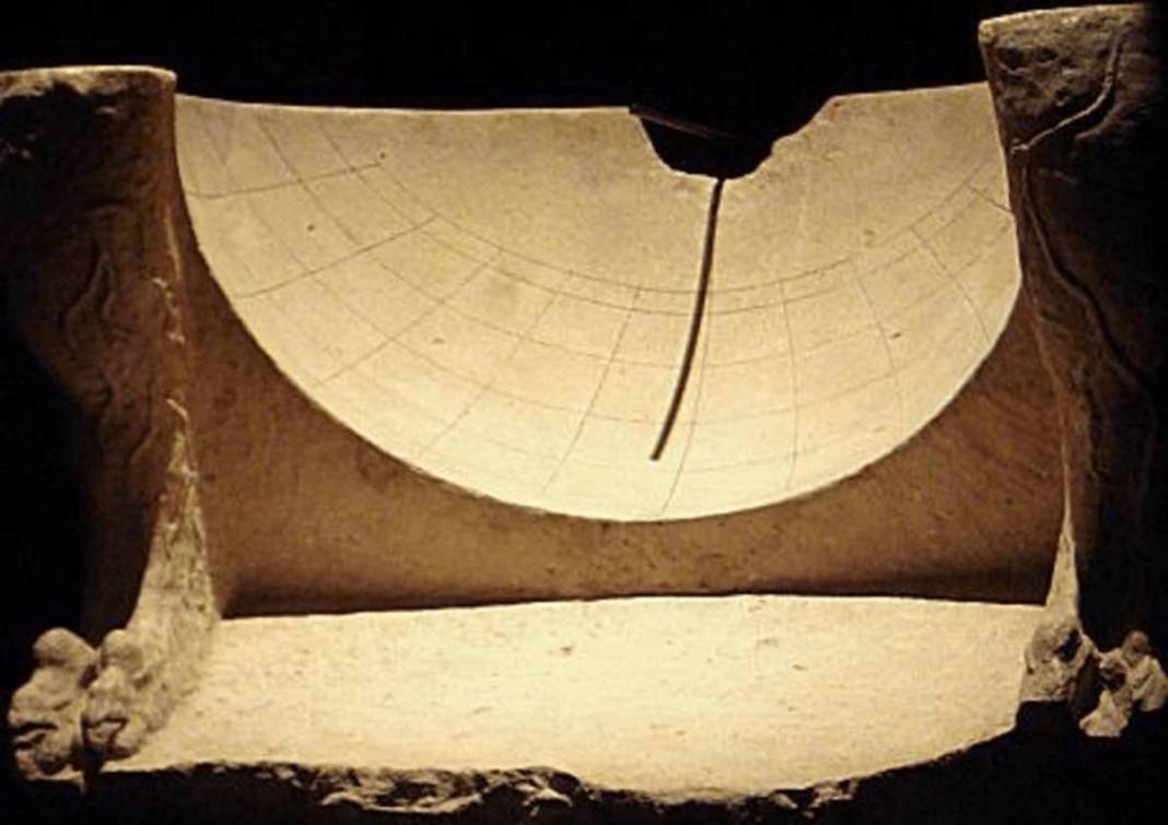 Toprağın kazdı, önce fark etmedi sonra eline alınca... Servet değerinde... 9